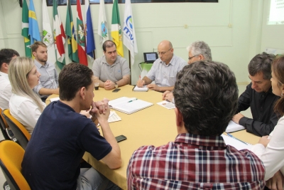 Secretário Carlos Chiodini discute Plano de Bacia com Comitê Itapocu