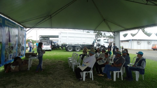 Apresentação do Plano de Recursos Hídricos da Bacia do Rio Canoinhas e Afluentes do Rio Negro no Campo Demonstrativo da Alfa