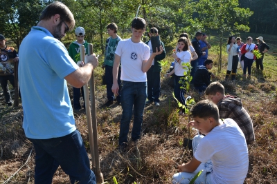 Comitê da Bacia promove atividades com alunos em nascente protegida em Pedras Grandes