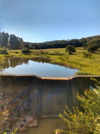 Em algumas represas em Urussanga, água já não passa pelo vertedouro 