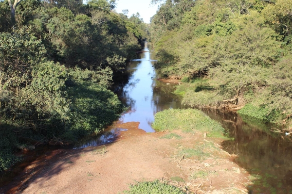 Rio Urussanga assoreado, em Treze de Maio, antes das recentes chuvas