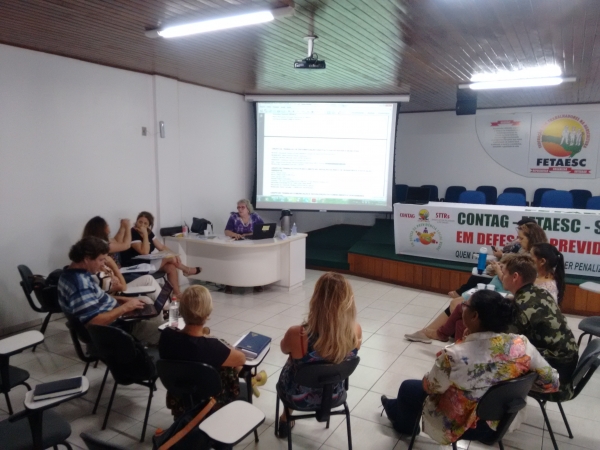 Reunião orienta profissionais para consulta pública sobre Educação Ambiental de Santa Catarina