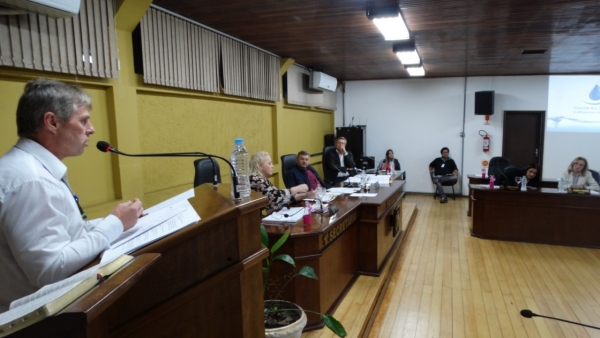 Comitê do Rio Canoinhas utiliza Tribuna Livre da Câmara de Vereadores