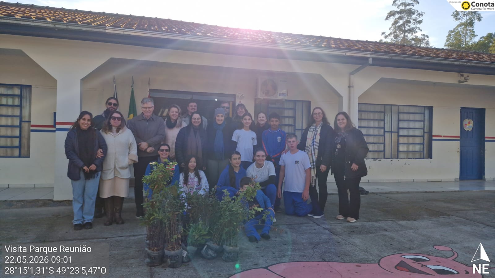 Entrega de mudas na Escola de Educação Básica Martha Claudio Machado (