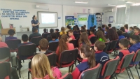 Tema Água e Saneamento é abordado pela CASAN em palestras nas escolas do extremo oeste