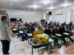 Comitê da Bacia faz palestra para alunos do Ensino Médio em Tubarão
