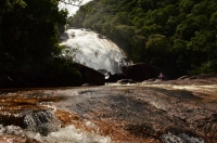 Os aquíferos são a fonte de água de muitos córregos e rios. Na foto, a cachoeira do Rio Vermelho, em Santo Amaro da Imperatriz