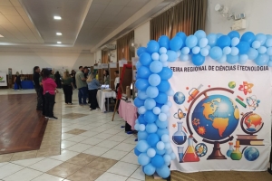 Participantes do projeto “Clima Água”, professores expõem trabalhos na IX Feira Regional de Ciências e Tecnologia