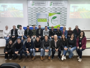 Semin&aacute;rio marca Dia da &Aacute;rvore com debate t&eacute;cnico, troca de experi&ecirc;ncias e a&ccedil;&atilde;o solid&aacute;ria em S&atilde;o Miguel do Oeste