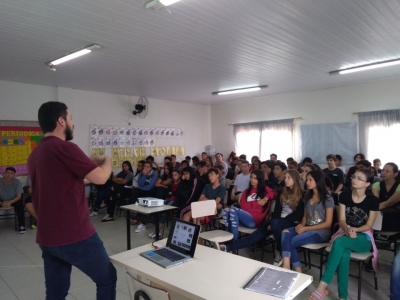 ESTUDANTES DEBATEM PRESERVAÇÃO DA ÁGUA EM CAMBORIÚ