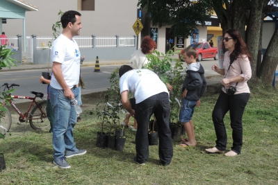 Entrega de mudas em Parceria com a Empresa Alcoa Unidade de Tubarão