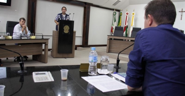 Consultor do Comitê Itapocu, Sr. Felipe Augusto H. D. Oliveira, a Sessão da Câmara de Vereadores de Jaraguá do Sul.