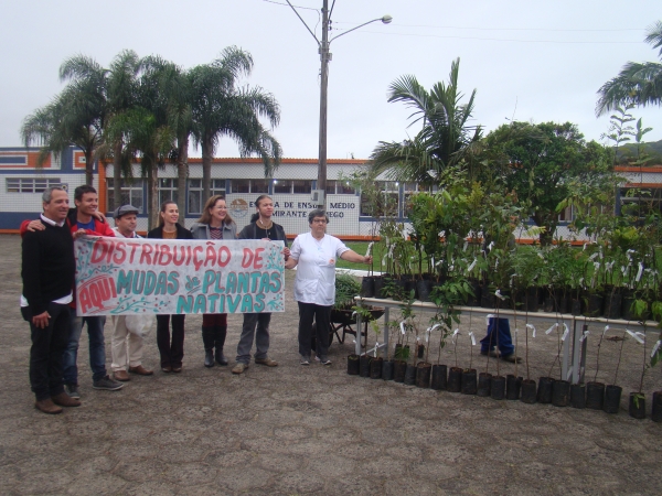 Comitê entregou mudas a Laguna, Imbituba e Imaruí