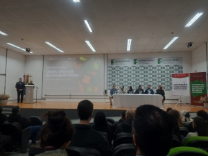 Comit&ecirc; Canoinhas participa de evento regional sobre gest&atilde;o de res&iacute;duos s&oacute;lidos e sustentabilidade ambiental