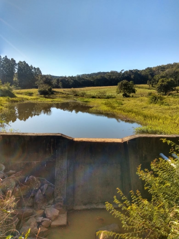 Em algumas represas em Urussanga, água já não passa pelo vertedouro 