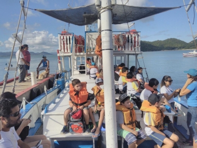 ILHA DE ANHATOMIRIM É CENÁRIO PARA PRÁTICA AMBIENTAL COM ALUNOS