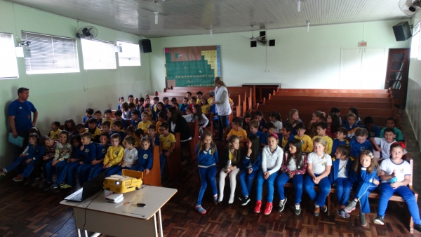 Palestra sobre Educação Ambiental, na Escola João José de souza Cabral, em Canoinhas