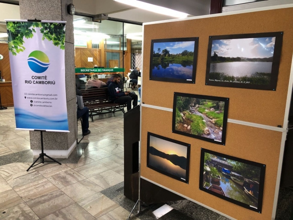 EXPOSIÇÃO FOTOGRÁFICA DO RIO CAMBORIÚ ABERTA À POPULAÇÃO NA PREFEITURA MUNICIPAL