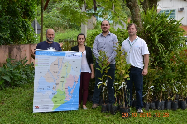 Entrega de Mudas e Entrega de Material Ambiental