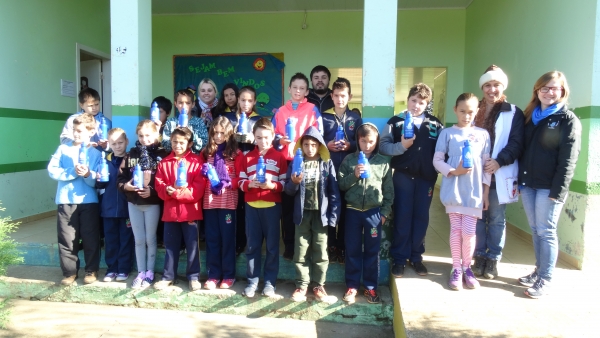 Palestra sobre educação ambiental na Escola Municipal Edemita Conceição Rosa no Distrito de Paula Pereira.