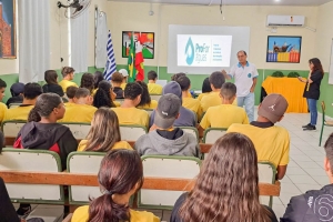 Palestra em escola de Balneário Rincão aborda importância da água