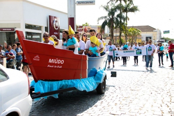 PROJETO INFORMAR PRESENTE NO DESFILE CÍVICO DE TIJUCAS